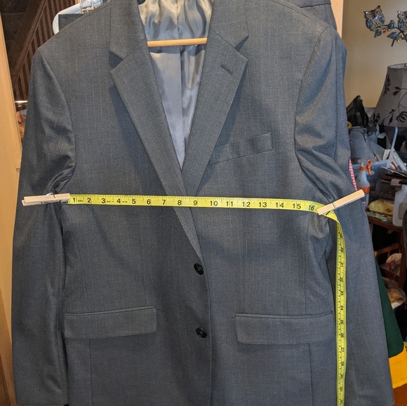 EUC Banana Republic FS Suit 42S 35x30 standard fit - Picture 3 of 15